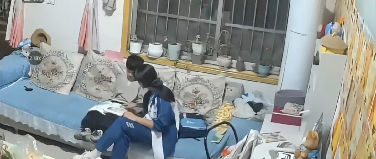 抖音热门来自姐姐的爱引热议-姐弟情深难舍难分事件来龙去脉梳理-姐姐辅导弟弟作业看相处日常