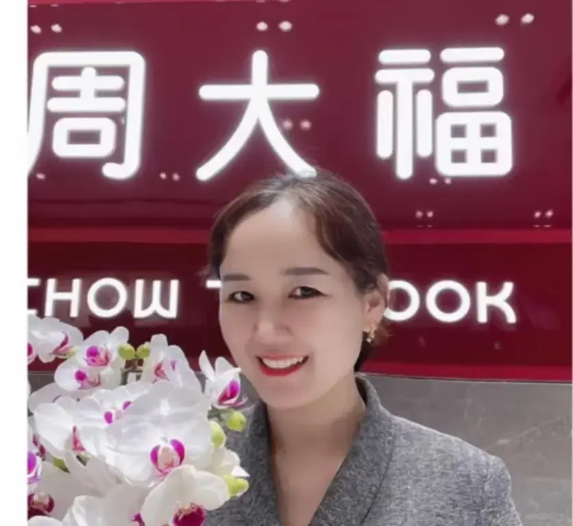 盐城周大福金店一拖三事件-射阳门店惊现一拖三-周大福完整版视频在线观看-周大福事件全解析